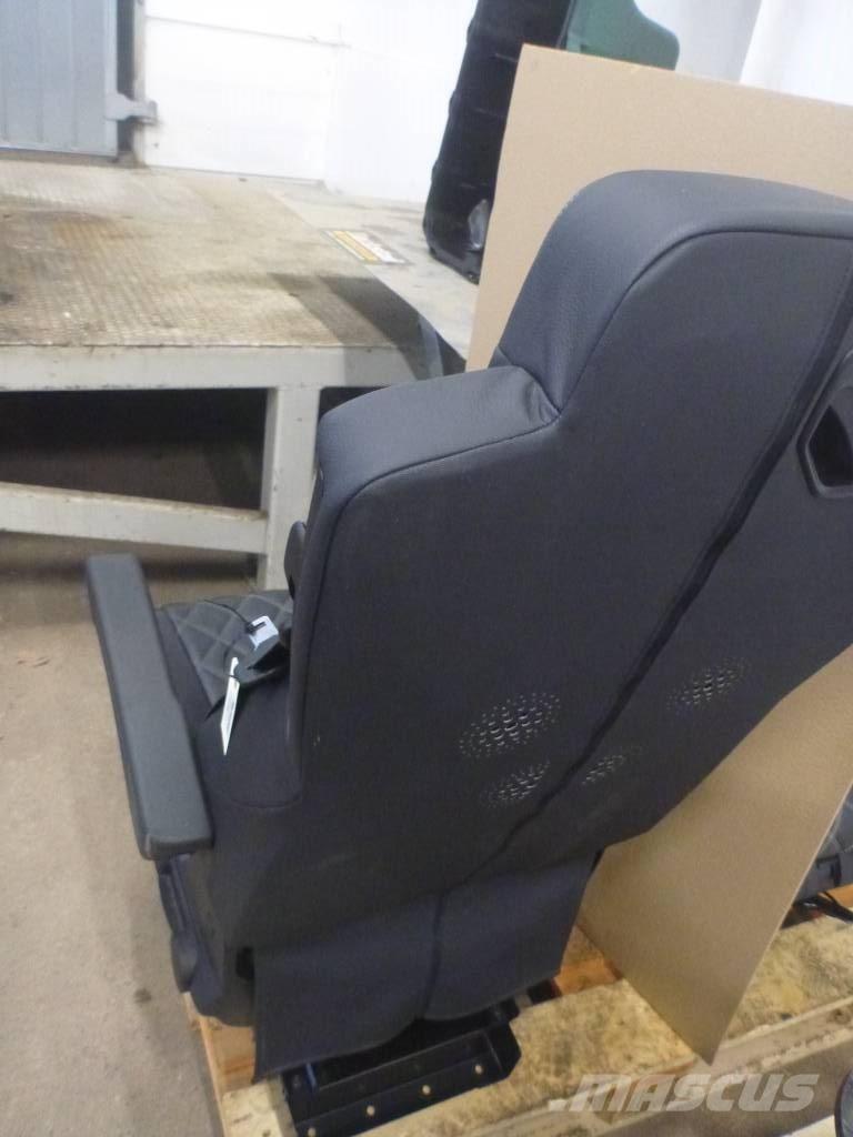 Mercedes-Benz Actros Cabine si interior