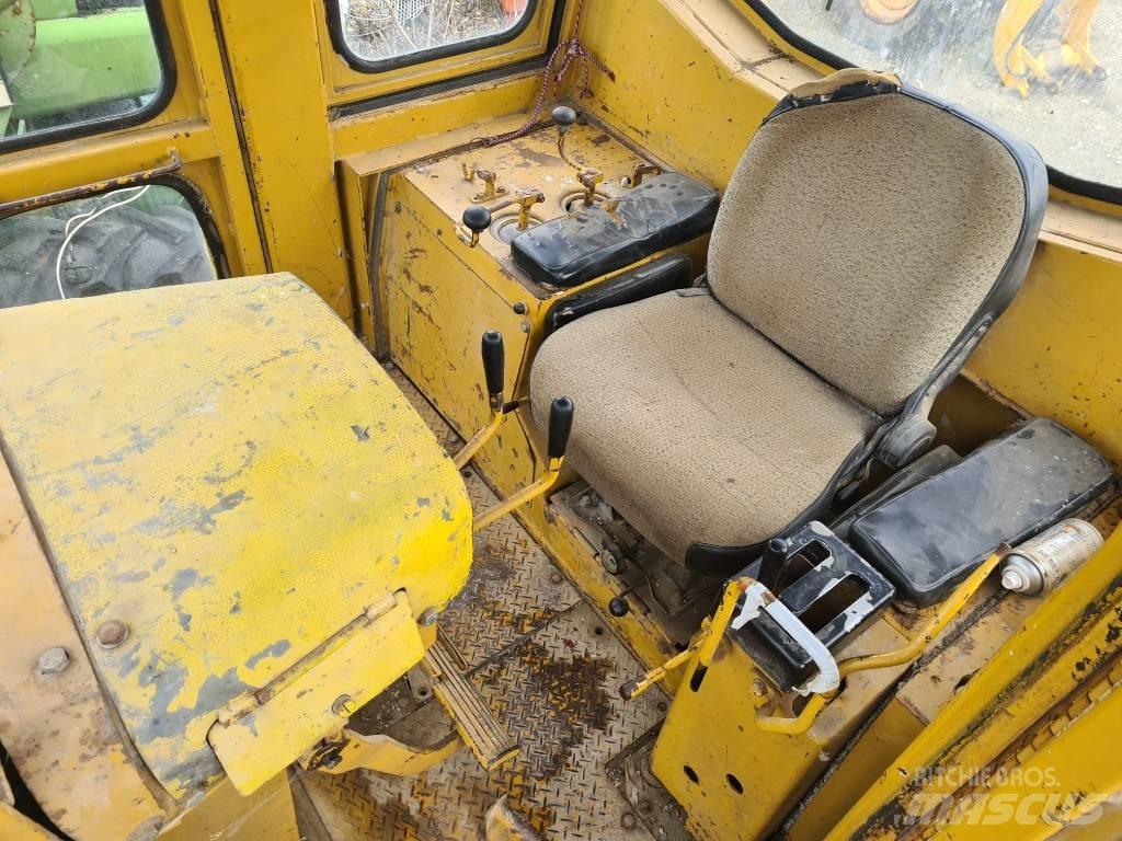 Komatsu D 85-18 Buldozere pe senile