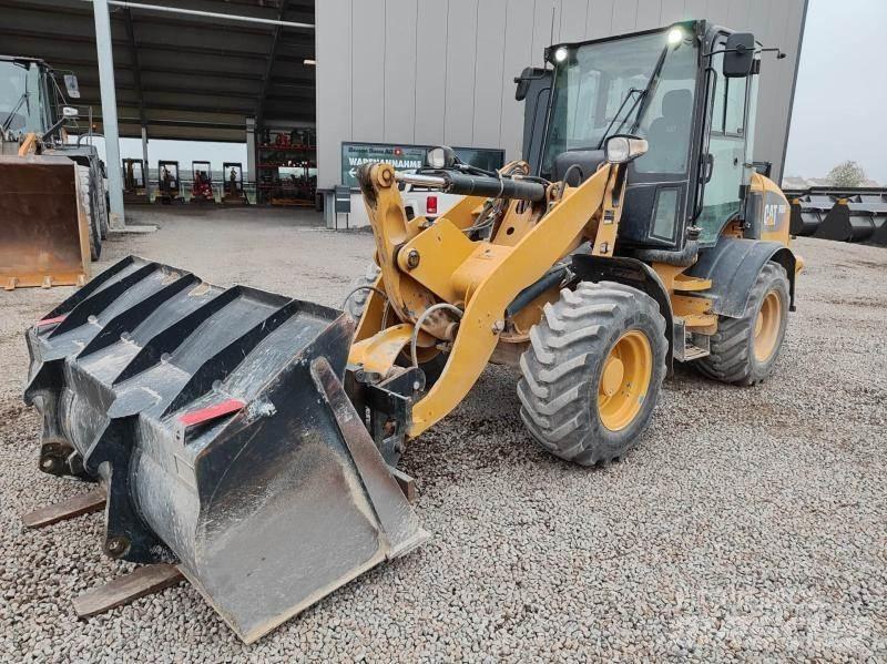 CAT 908 Incarcator pe pneuri
