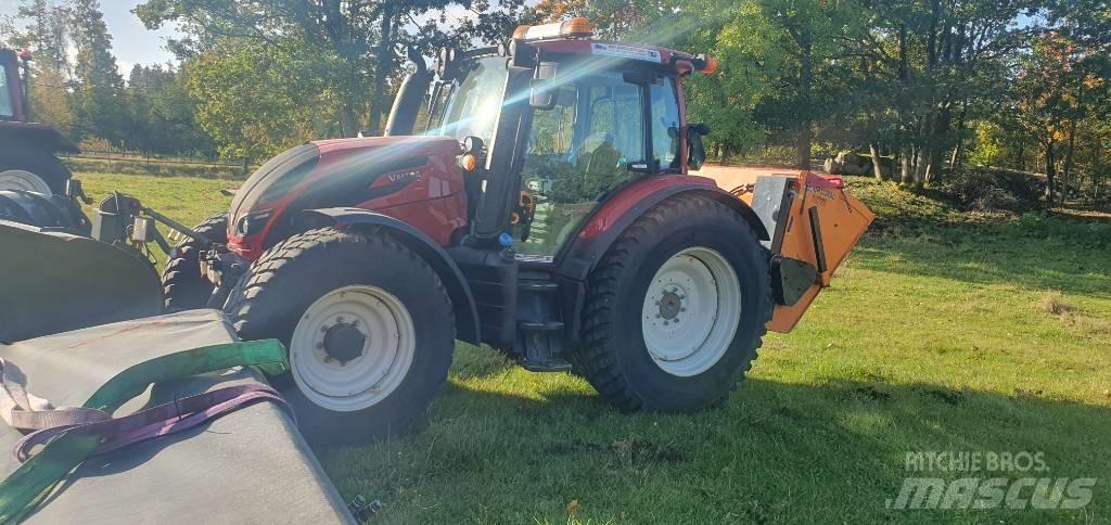 Valtra N114HT5 Tractoare