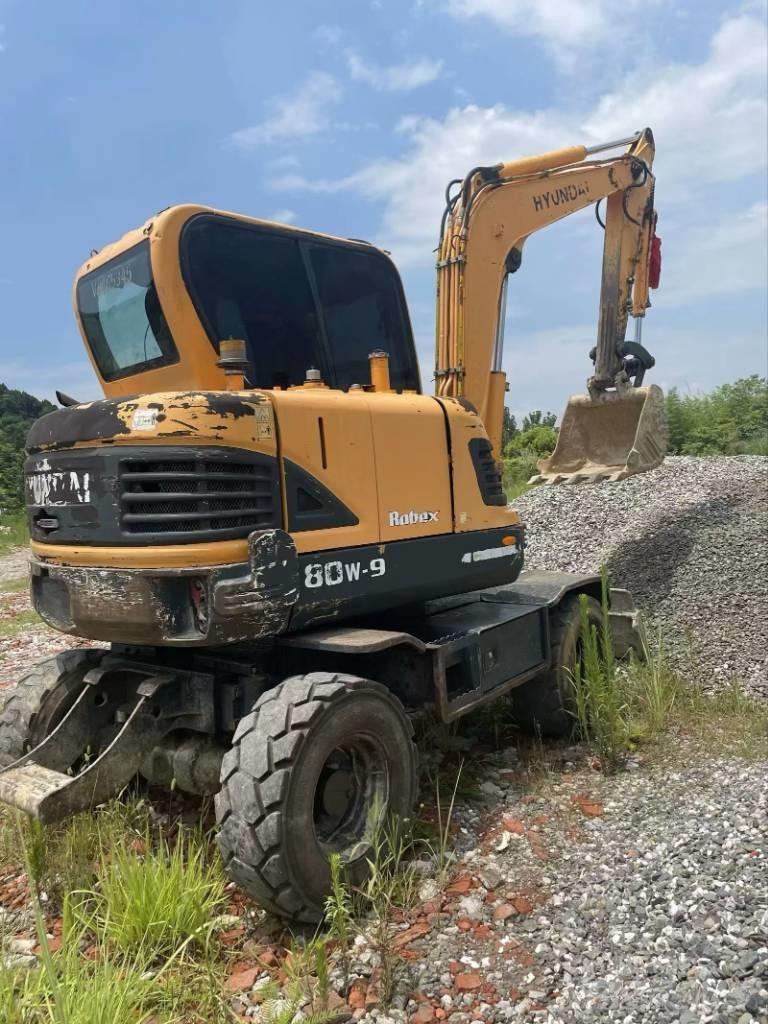 Hyundai 60 W VS Excavatoare pe șenile
