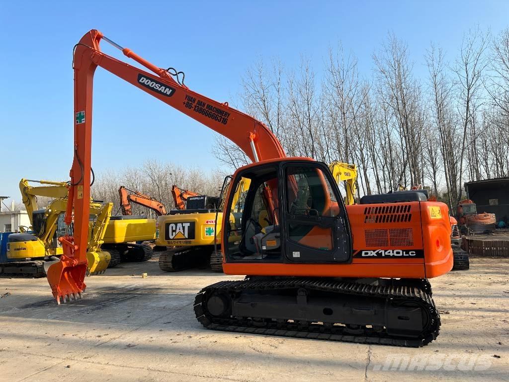 Doosan DX140 Excavatoare pe șenile
