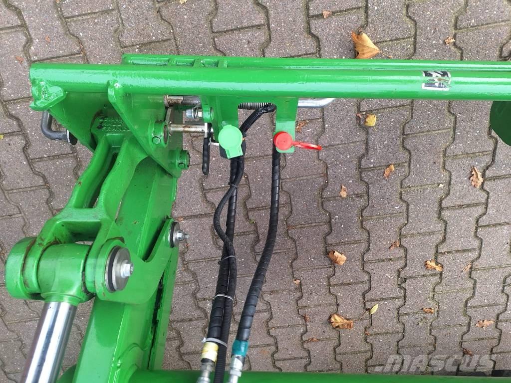 John Deere 5075M Tractoare