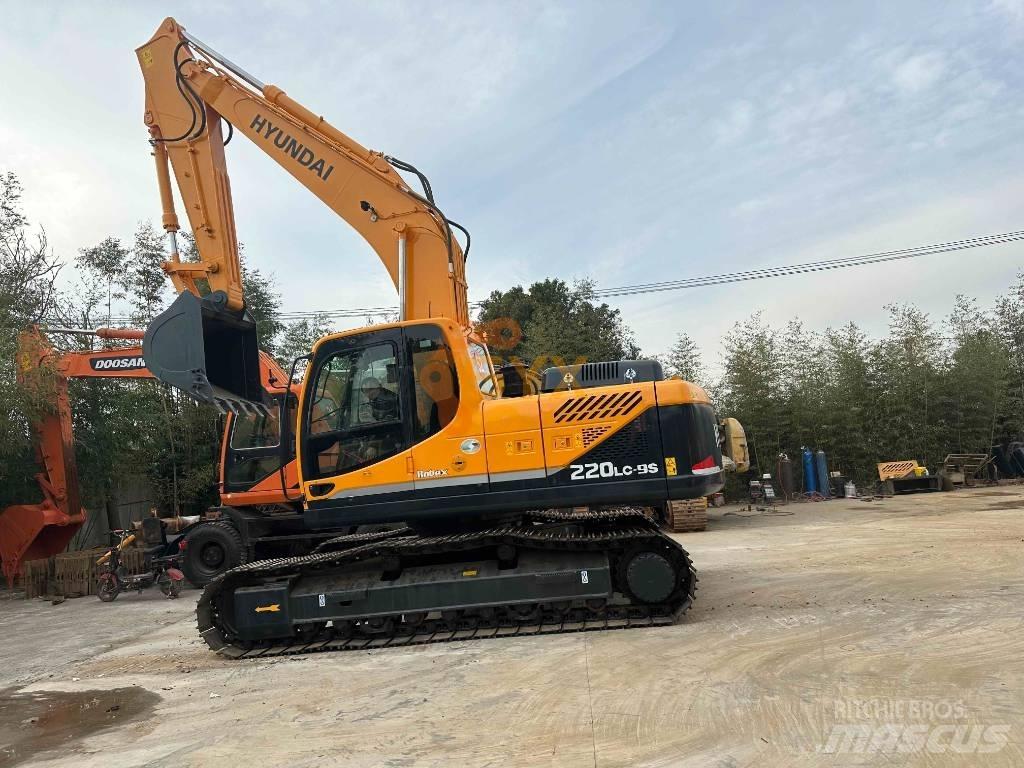 Hyundai R220 Excavatoare pe șenile
