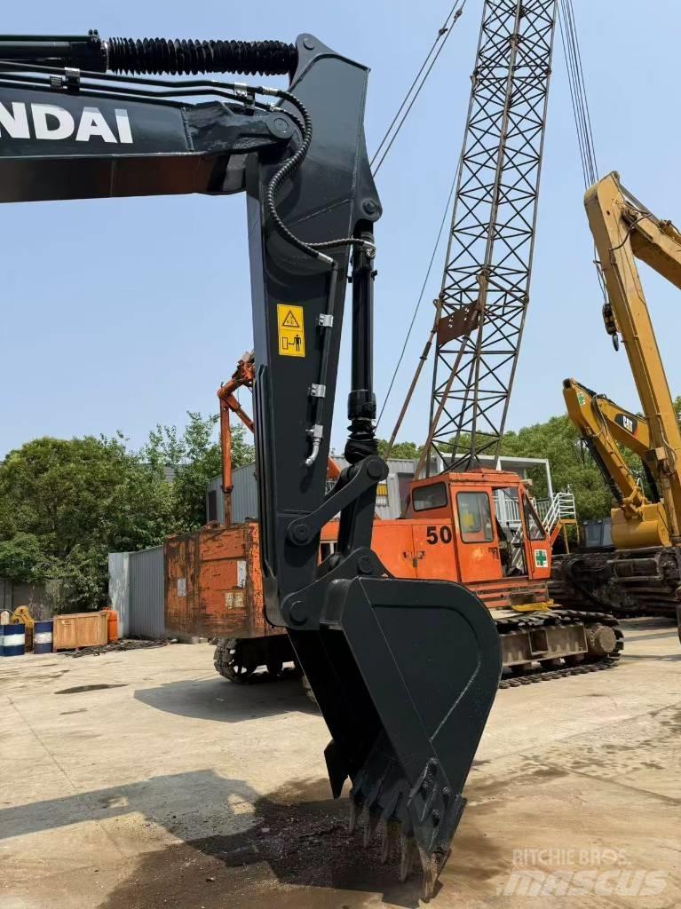 Hyundai R220LC-9S Excavatoare 7t - 12t