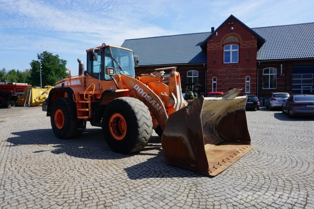 Doosan DL 400 Incarcator pe pneuri