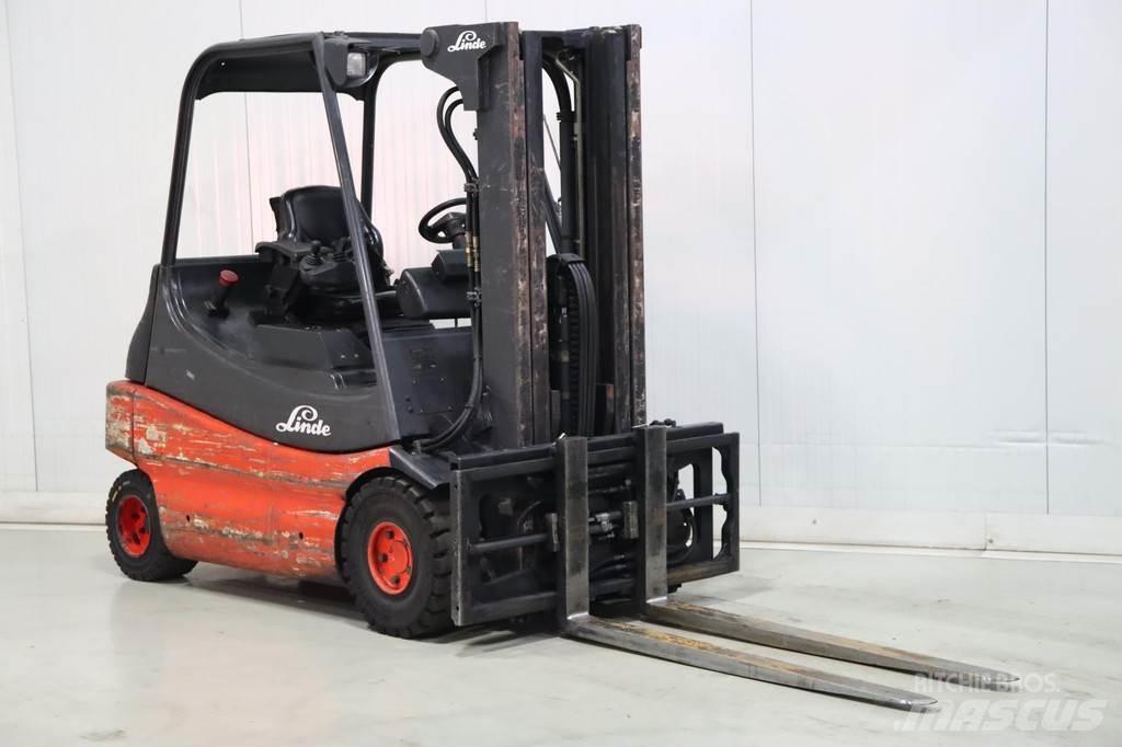 Linde E30-02 Stivuitor electric