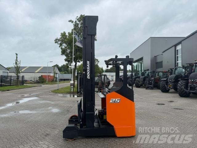 Doosan BR 25 JW-9 Stivuitor cu catarg retractabil