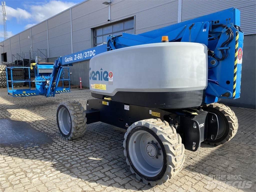 Genie Z60/37 DC Nacele cu brat articulat