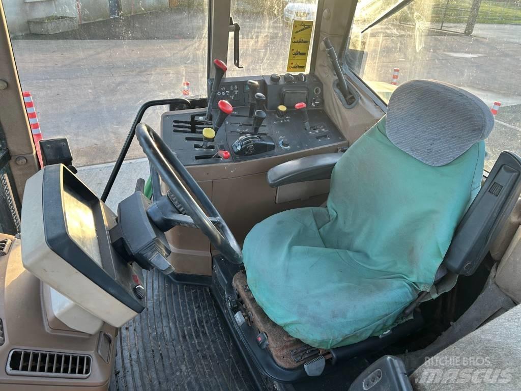 John Deere 6800 Tractoare