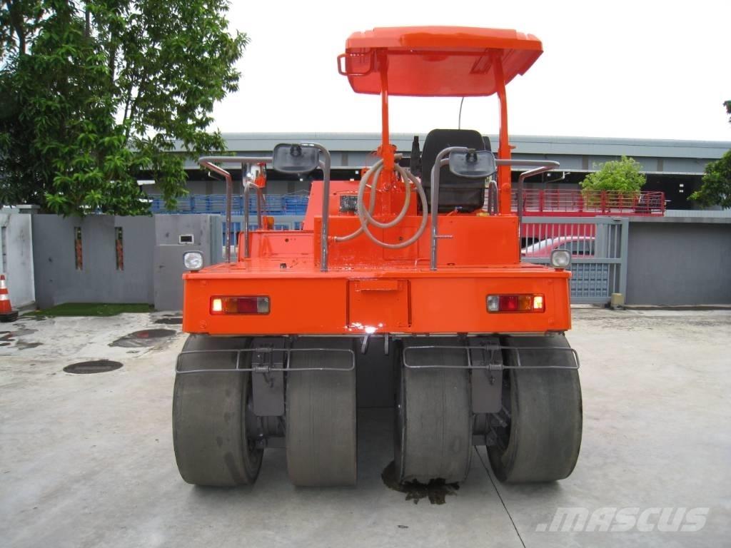 Sakai TZ 701 Cilindri compactori cu roti
