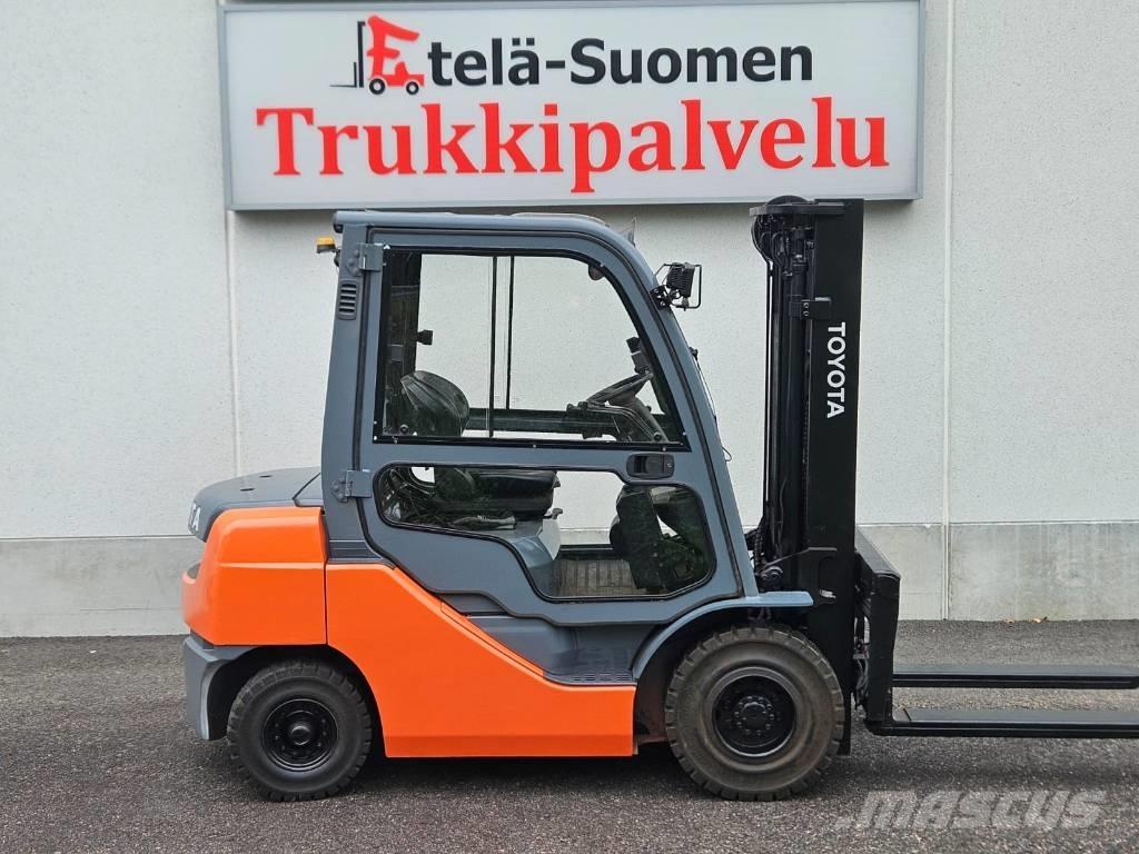 Toyota 02-8 FDF 25 Stivuitor diesel