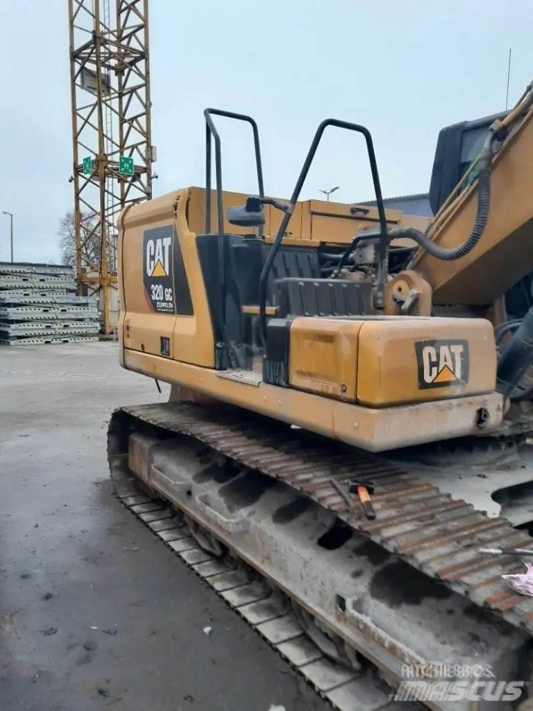 CAT 320 Excavatoare pe șenile
