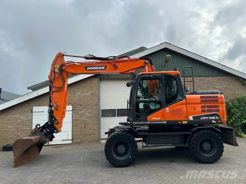 Doosan DX140W-5 Excavatoare cu roti
