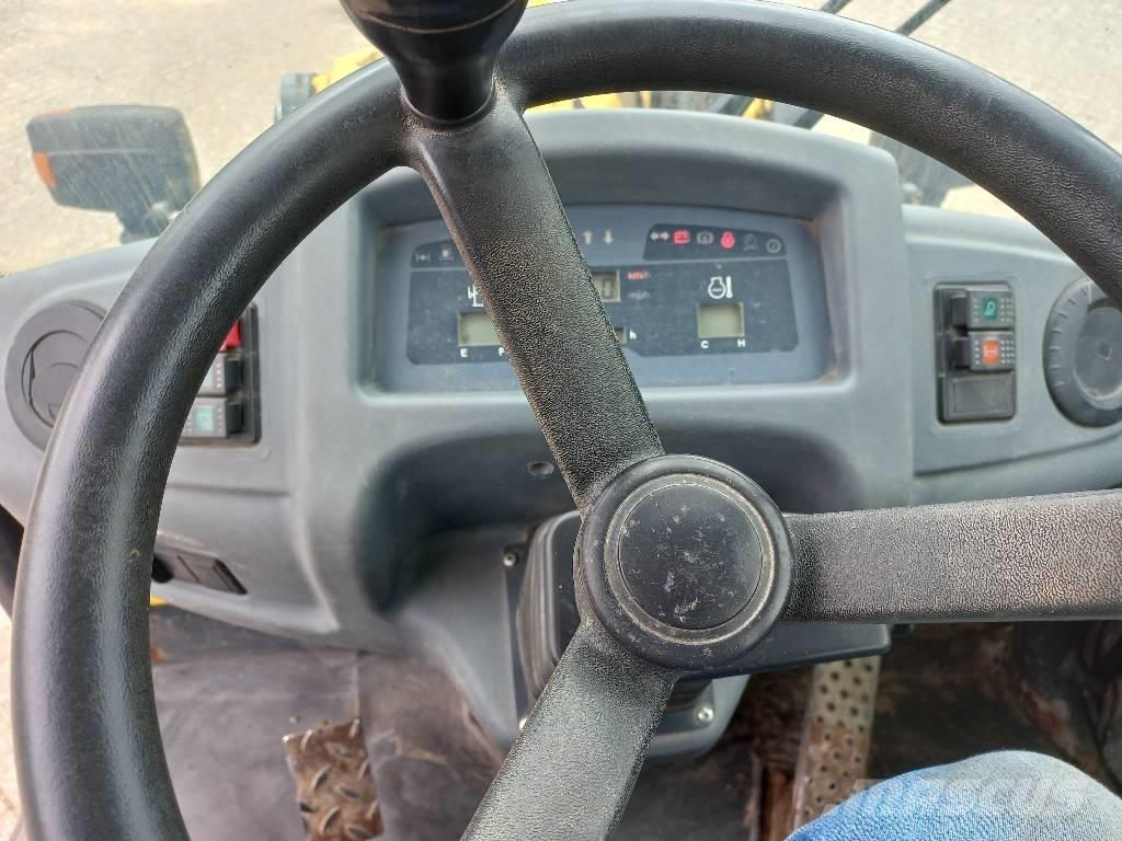 Komatsu WA 80-6 Incarcator pe pneuri