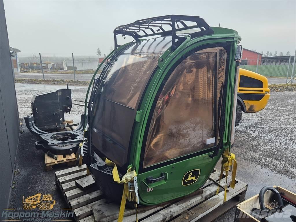 John Deere 1270G Cabine si interior