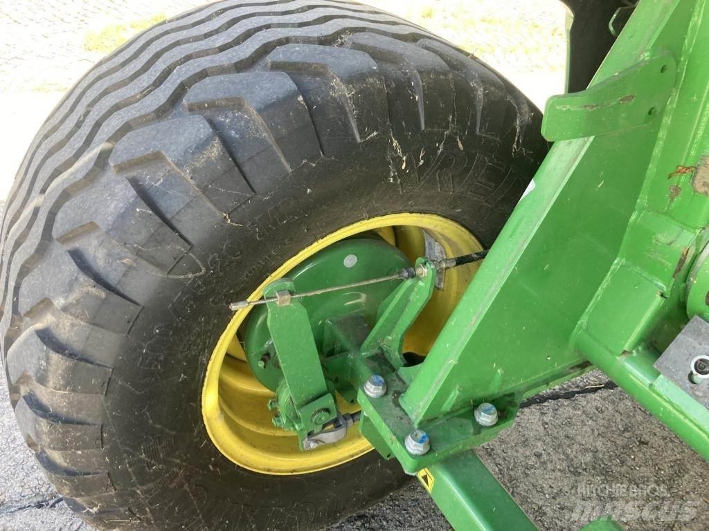 John Deere V461M Masina de balotat cilindric