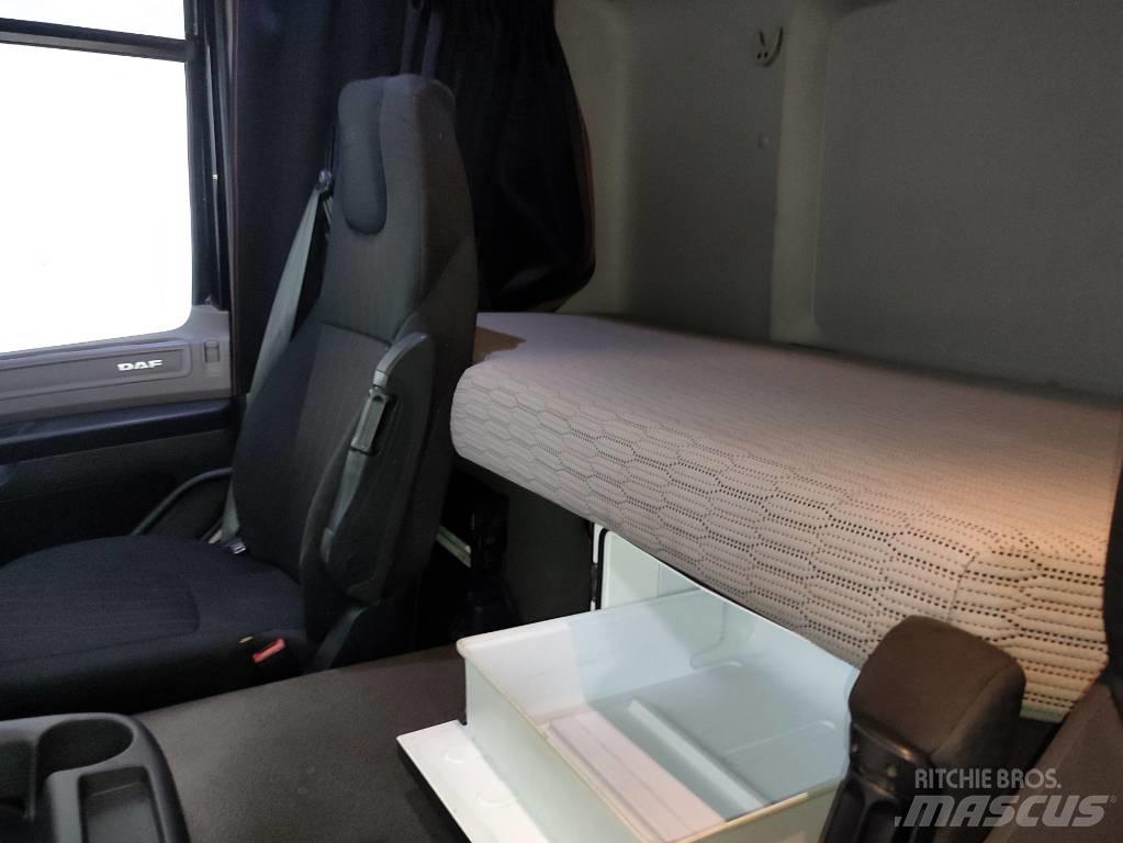 DAF CF 370 FA Camion cu prelata