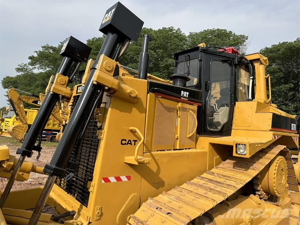 CAT D7R Buldozere pe senile