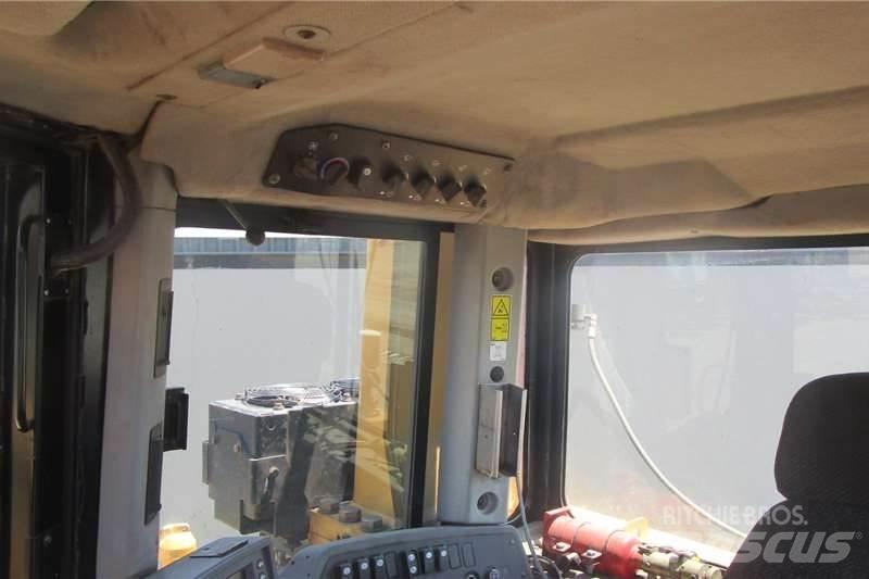 CAT D9T Buldozere pe senile