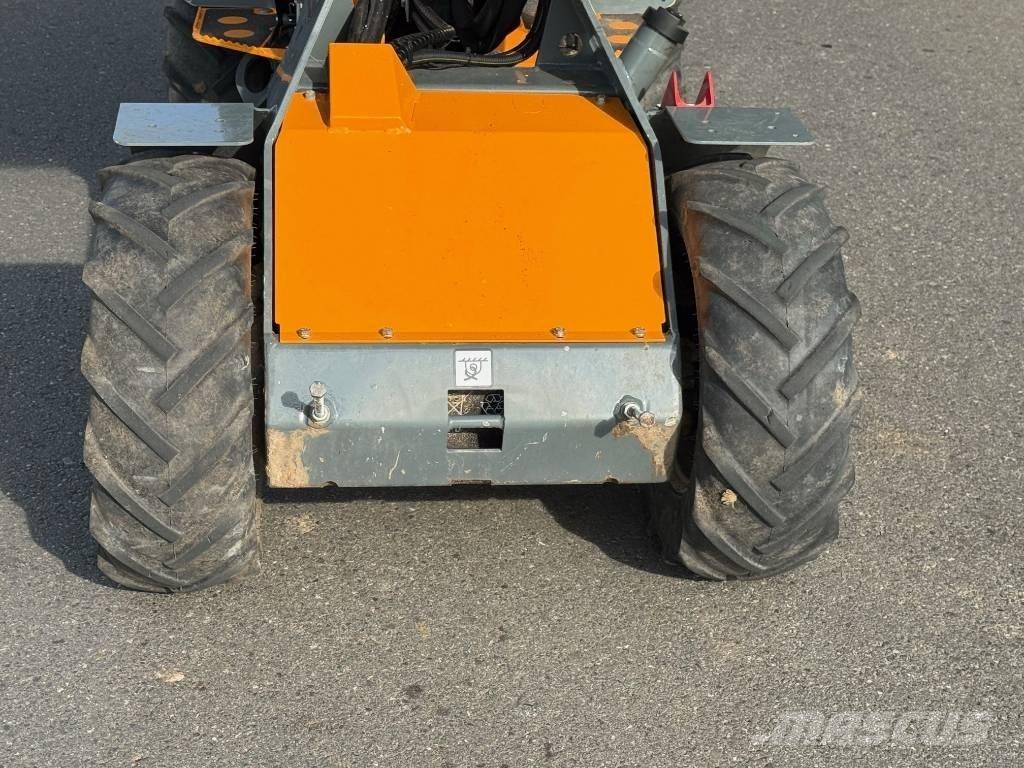 GiANT 1200 Incarcator pe pneuri