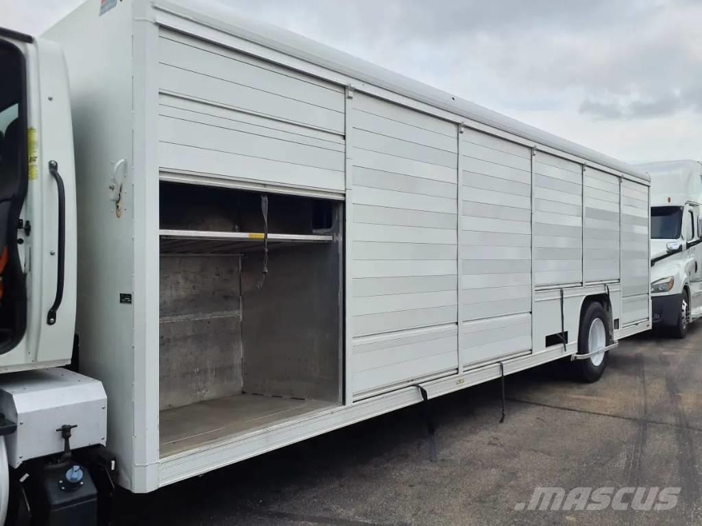 International 4300 Camioane transport bauturi