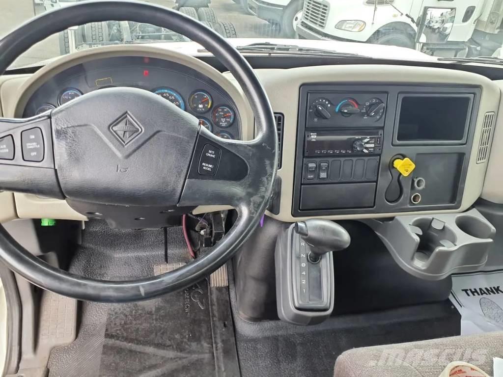 International 4300 Camioane transport bauturi