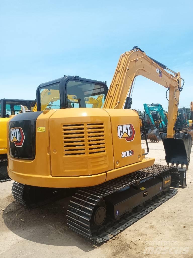 CAT 307E2 Excavatoare 7t - 12t