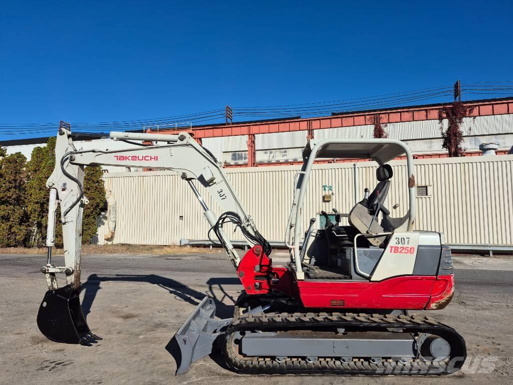 Takeuchi TB 250 Excavatoare pe șenile
