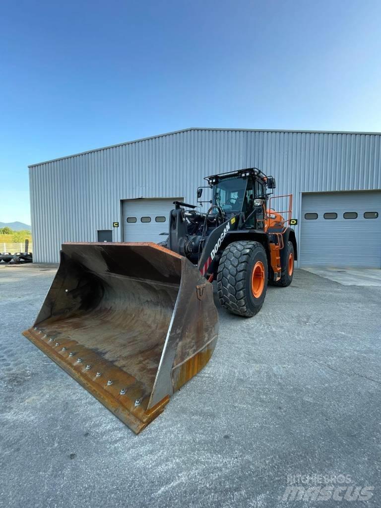 Doosan DL 320-7 Incarcator pe pneuri