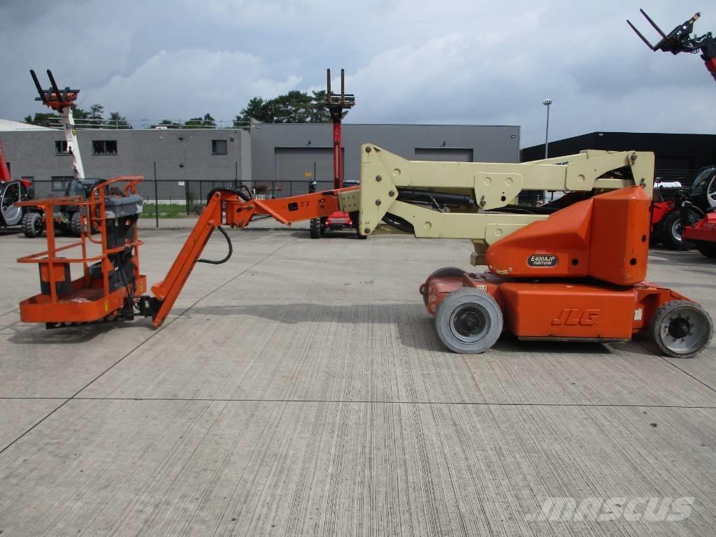 JLG E400 AJPN (048) Nacele compacte autopropulsante