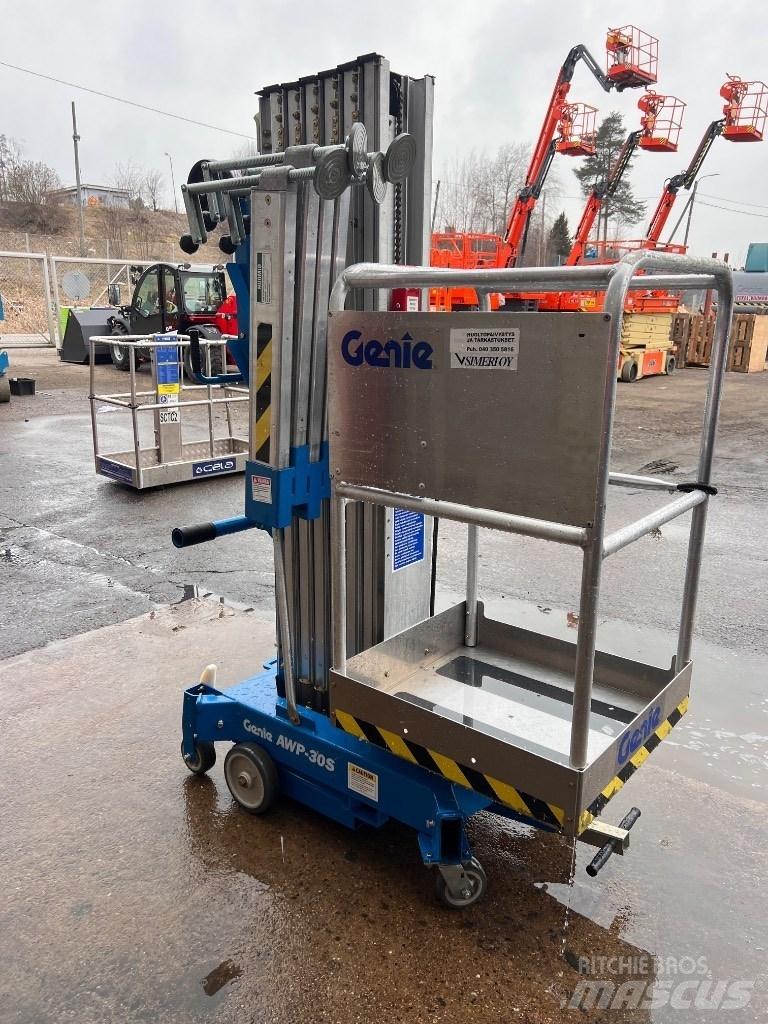 Genie AWP 30 Ascensoare verticale catarg