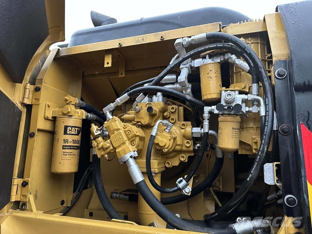 CAT 330D2 Excavatoare pe șenile
