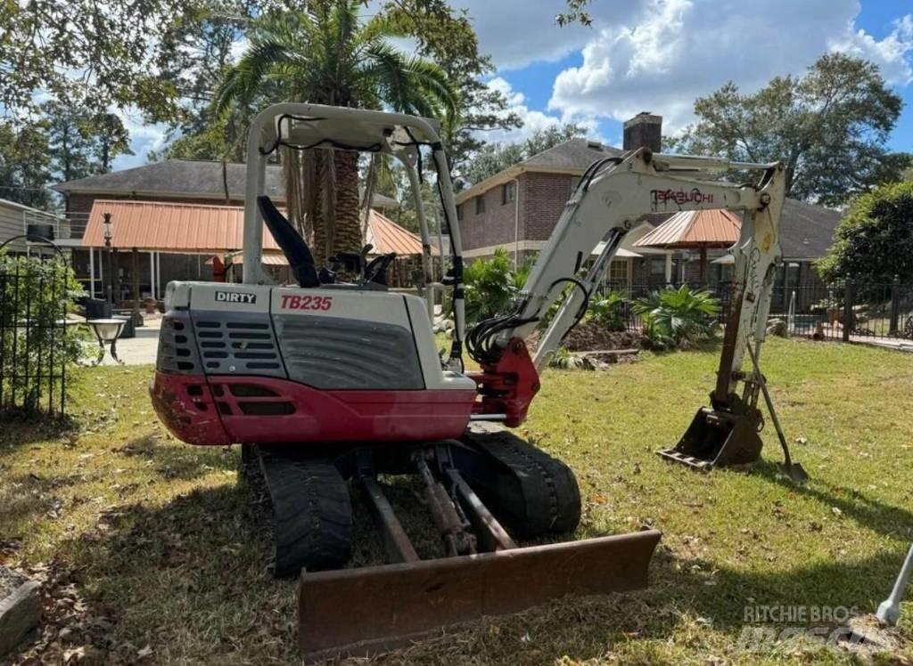 TAKEUCHI TB235 Excavatoare pe șenile
