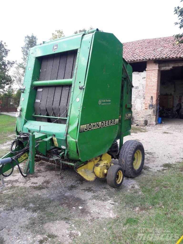John Deere 590 Masina de balotat cilindric