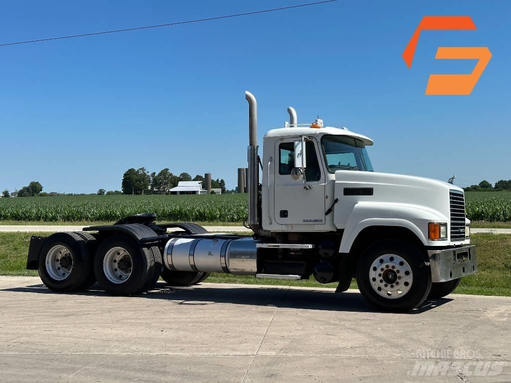 Mack CH 613 Autotractoare
