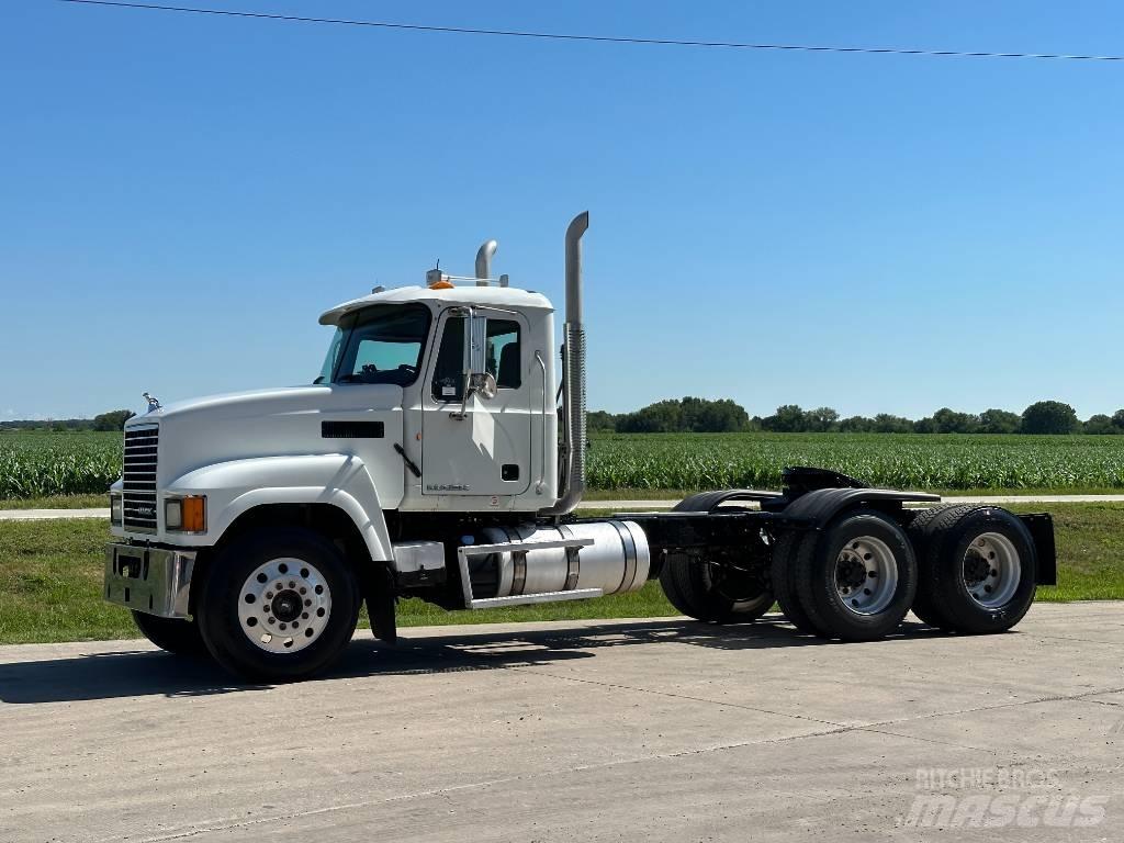 Mack CH 613 Autotractoare