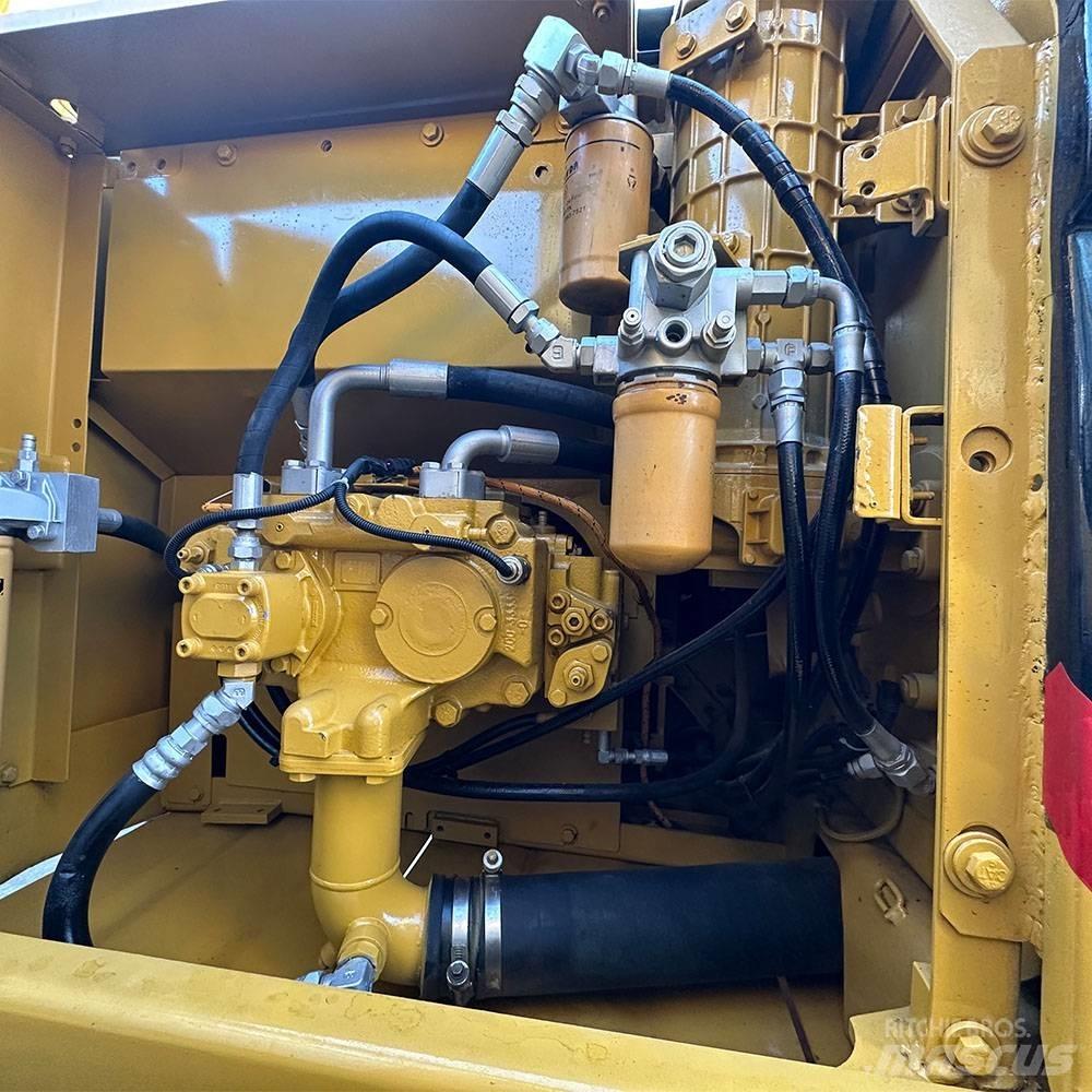 CAT 323 D Excavatoare pe șenile
