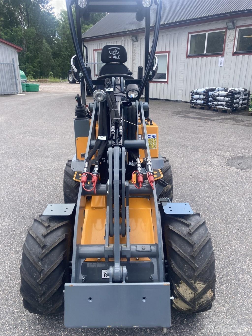 GiANT G1100 Incarcatoare multifunctionale