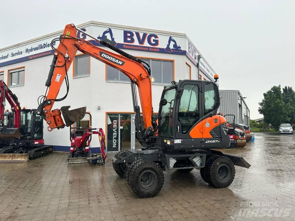 Doosan DX 57 W-5 Excavatoare cu roti