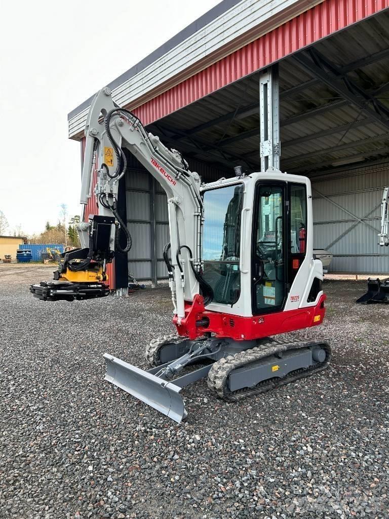 Takeuchi TB225 Mini excavatoare < 7t