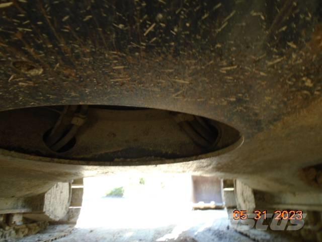 John Deere 225 DLC Excavatoare pe șenile
