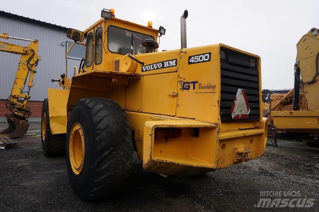Volvo 4500 Incarcator pe pneuri