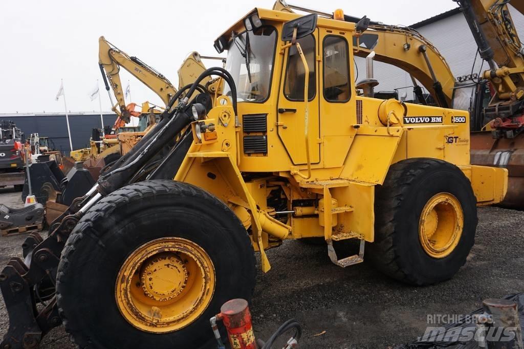 Volvo 4500 Incarcator pe pneuri