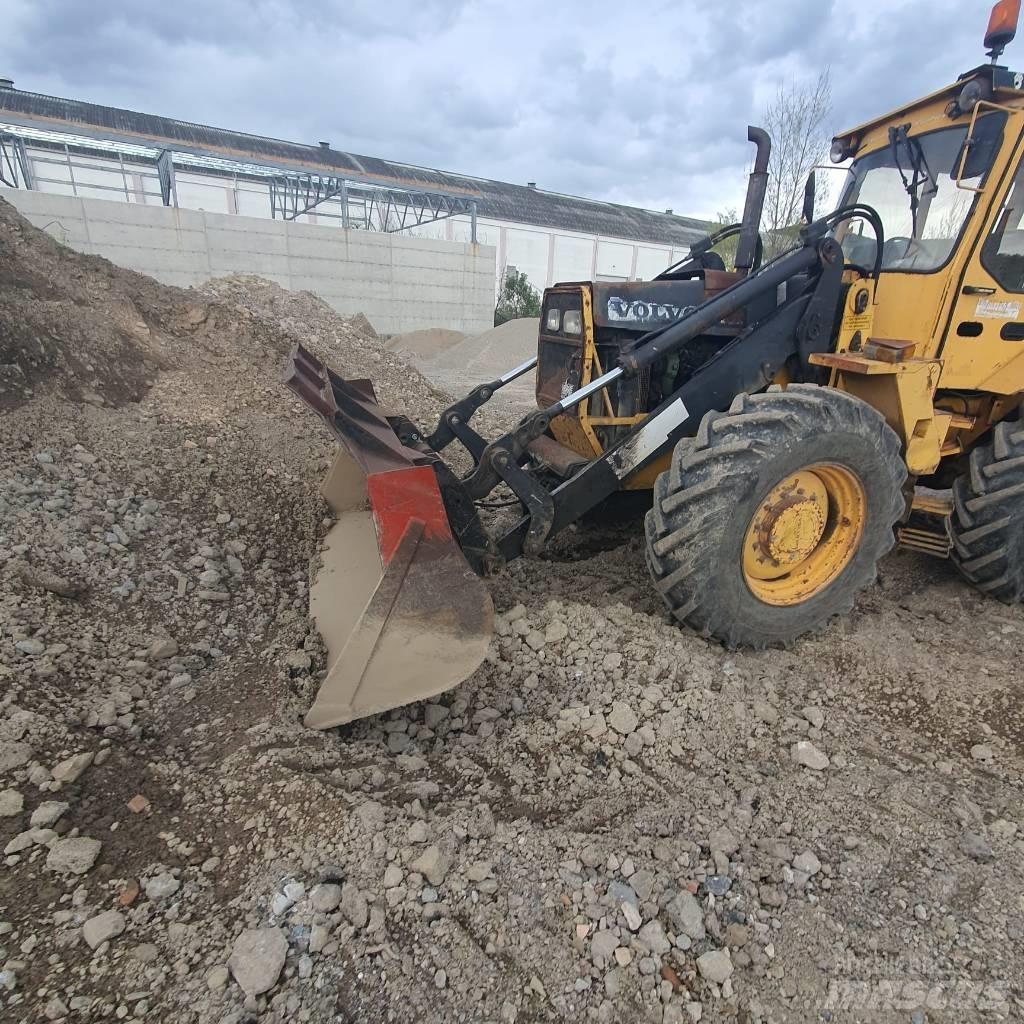 Volvo BM 6900 Buldoexcavatoare