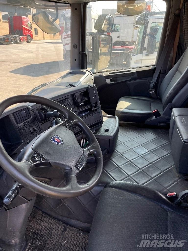 Scania CG16 Cabine si interior