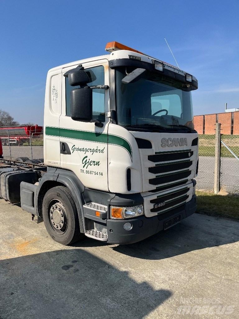 Scania CG16 Cabine si interior