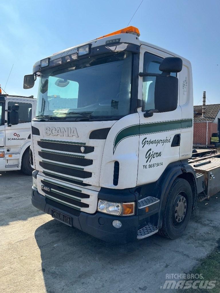 Scania CG16 Cabine si interior