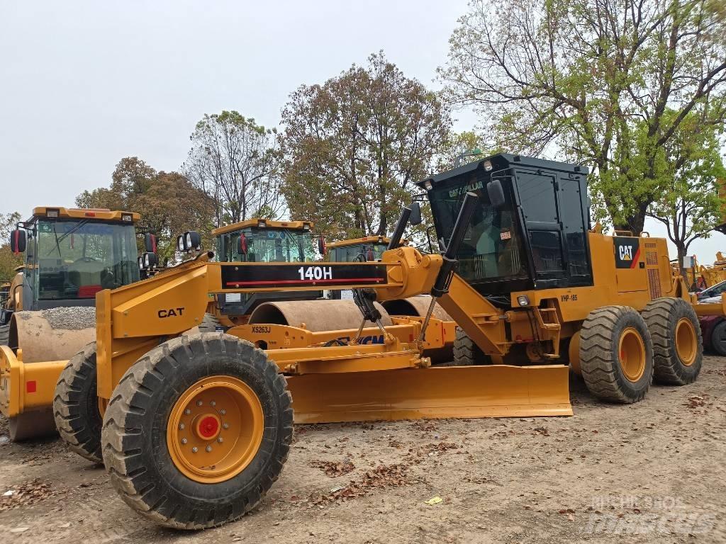 CAT 140 Excavatoare pe șenile
