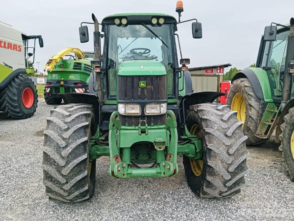 John Deere 6820 Tractoare